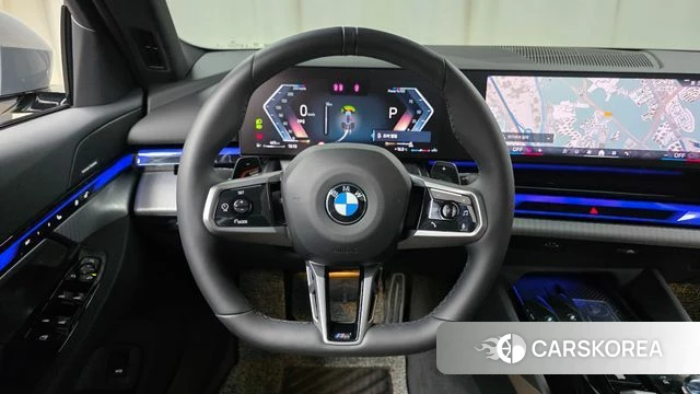 BMW 5 Series (G60) 2025 Цвет галактики из Кореи, фото 4