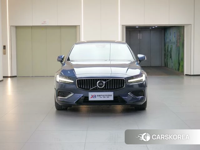 Volvo S60 2023 Синий из Китая, фото 4