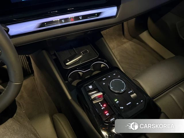 BMW 5 Series (G60) 2025 Черный из Кореи, фото 4