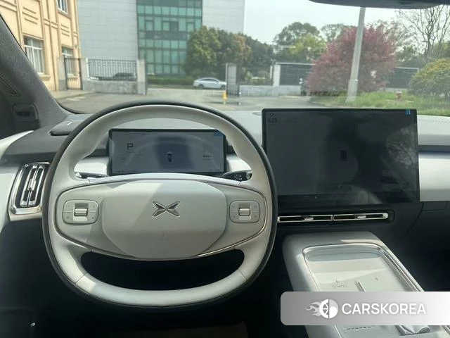 Xiaopeng Motors Xiaopeng P7+ 2026 Серебристо-серый из Китая, фото 4