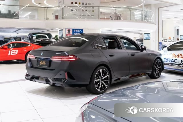 BMW 5 series 2025 Черный из Китая, фото 4
