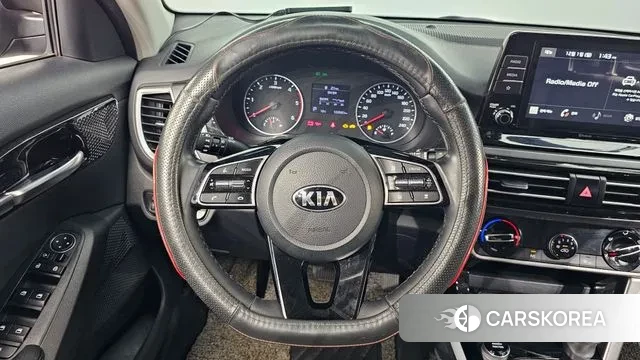 Kia Seltos 2021 Черный из Кореи, фото 4