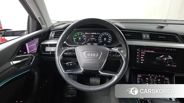 Audi e-Tron 2021 Синий из Кореи, фото 4