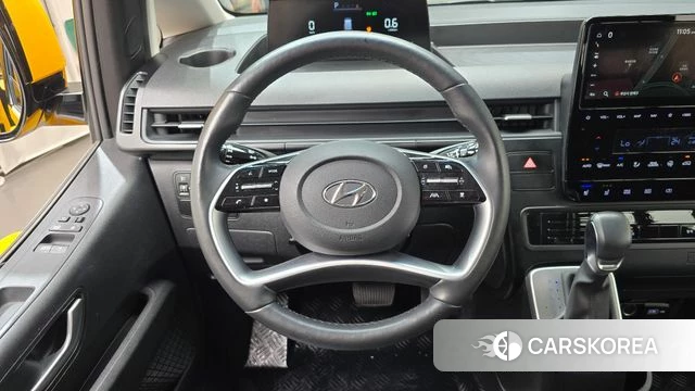 Hyundai Staria 2023 Желтый из Кореи, фото 4