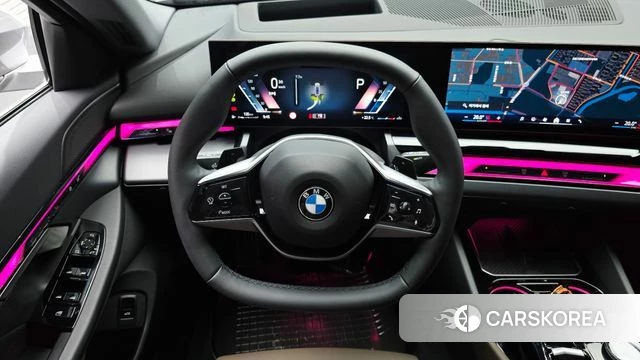 BMW 5 Series (G60) 2025 Серебристо-серый из Кореи, фото 4