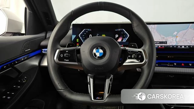 BMW 5 Series (G60) 2023 Белый из Кореи, фото 4