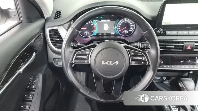 Kia Seltos 2022 Белый из Кореи, фото 4