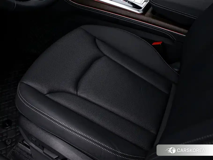 Audi Q7 2025 Черный из Китая, фото 4