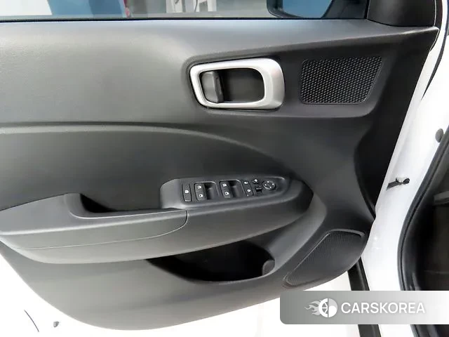 Hyundai Venue 2024 Белый из Кореи, фото 4