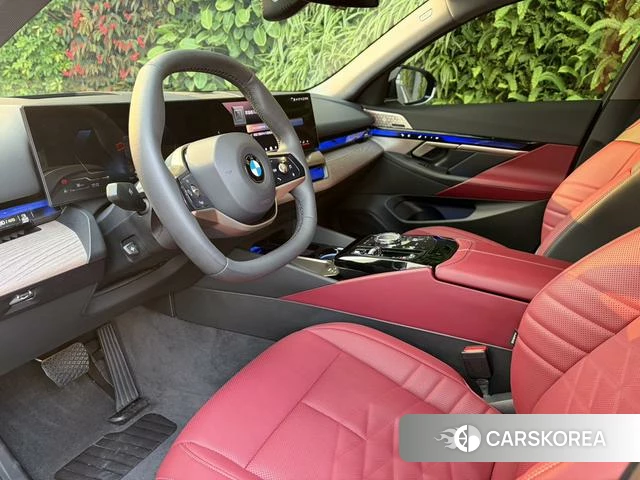 BMW 5 series 2024 Черный из Китая, фото 4