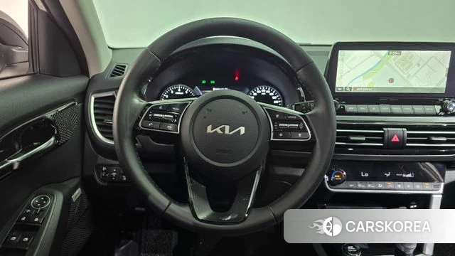 Kia Seltos 2022 Белый из Кореи, фото 4