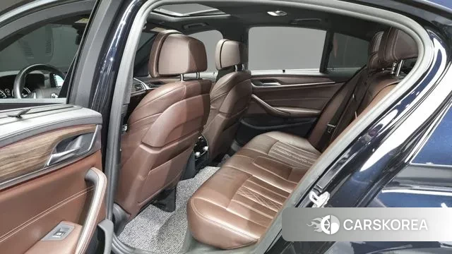 BMW 5 Series (G30) 2018 Синий из Кореи, фото 4