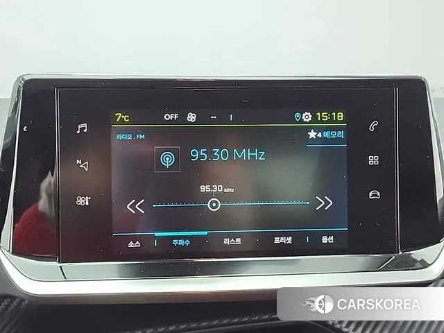 Peugeot e-208 second Generation 2022 Белый из Кореи, фото 4