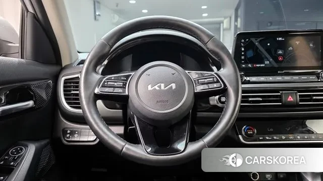 Kia Seltos 2022 Серебристо-серый из Кореи, фото 4