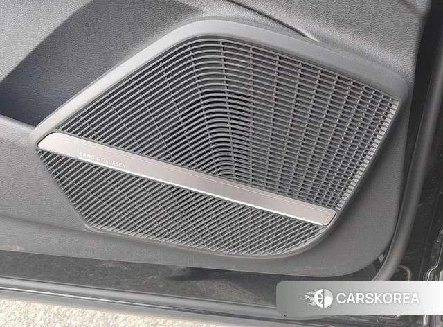 Audi Q5L 2021 Черный из Китая, фото 4