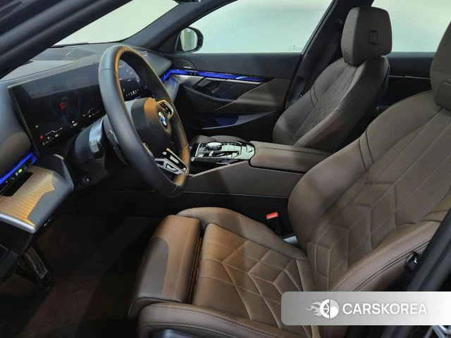 BMW 5 Series (G60) 2025 Серый из Кореи, фото 4