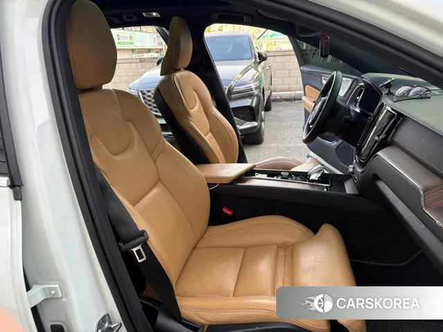 Volvo XC60 second Generation 2021 Белый из Кореи, фото 4