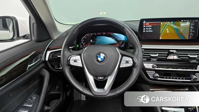 BMW 5 Series (G30) 2023 Белый из Кореи, фото 4