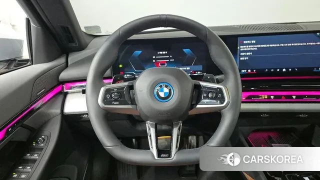 BMW 5 Series (G60) 2025 Светло-серебряный цвет из Кореи, фото 4
