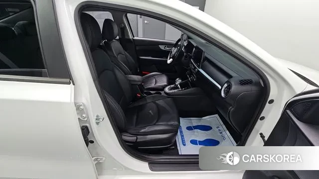 Kia The New K3 2nd generation 2021 Белый из Кореи, фото 4