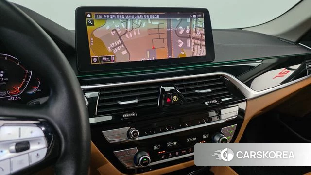 BMW 5 Series (G30) 2022 Белый из Кореи, фото 4
