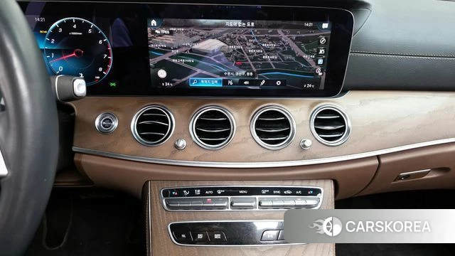 Mercedes-Benz E-Class W213 2022 Белый из Кореи, фото 4