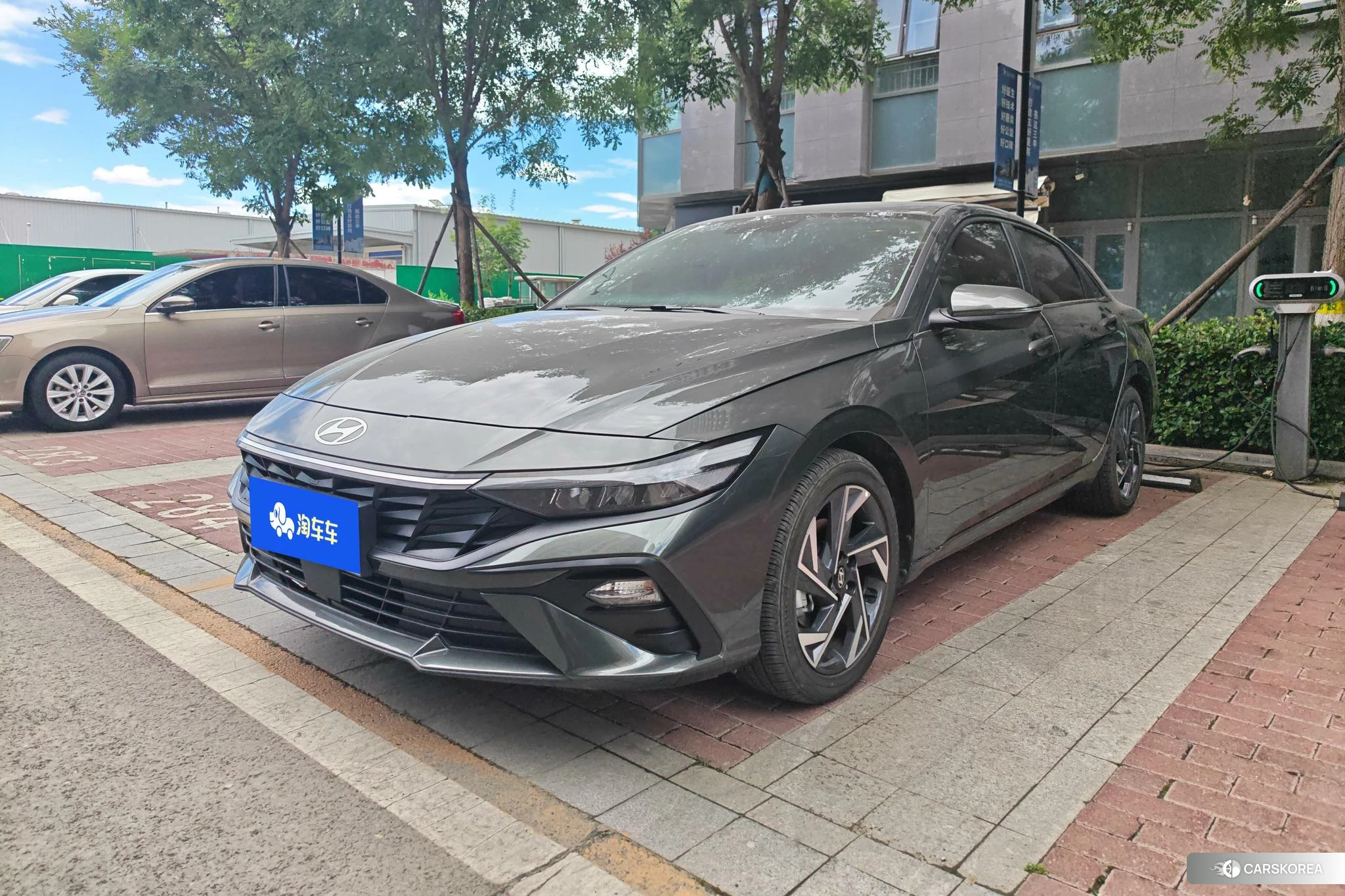 Hyundai Elantra 2023 Темно-серый из Китая, фото 4