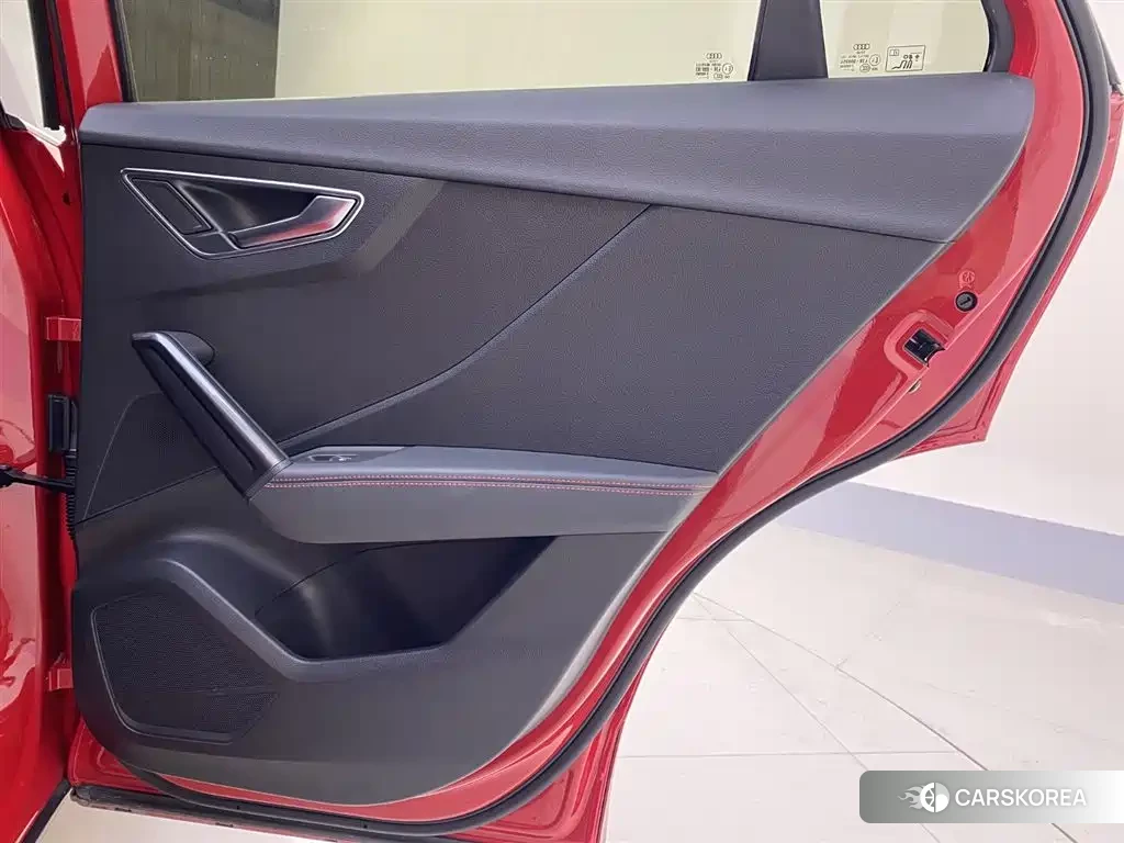 Audi Q2L 2023 Red/purple из Китая, фото 4