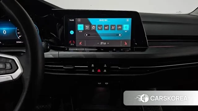 Volkswagen Golf 8th Generation 2022 Белый из Кореи, фото 4