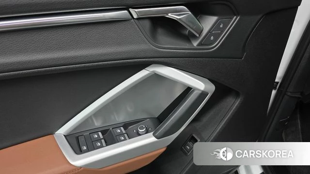Audi Q3 (F3) 2023 Белый из Кореи, фото 4