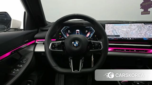 BMW 5 Series (G60) 2025 Белый из Кореи, фото 4