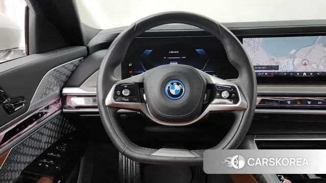 BMW i7 (G70) 2023 Белый из Кореи, фото 4