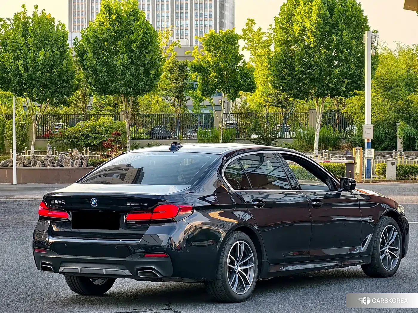 BMW 5 series 2022 Черный из Китая, фото 4