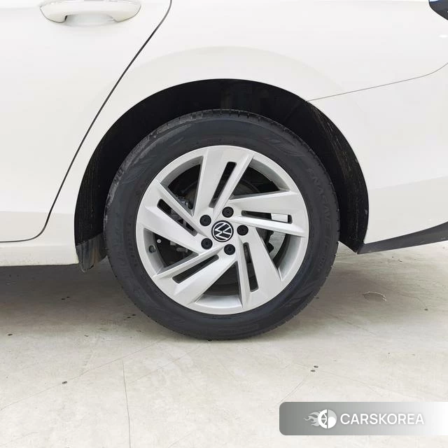Volkswagen Lingdu 2022 Белый из Китая, фото 4