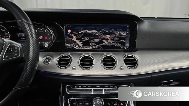 Mercedes-Benz E-Class W213 2018 Серебряный из Кореи, фото 4