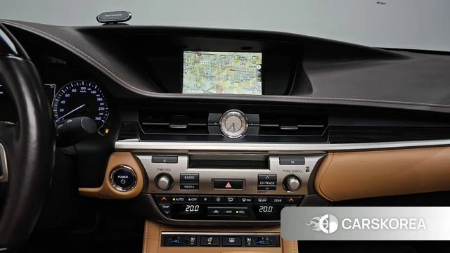 Lexus New ES300h 2018 Серебристо-серый из Кореи, фото 4