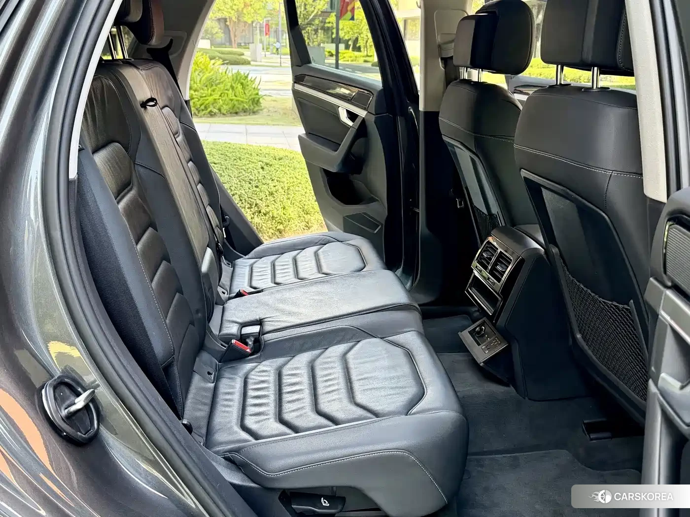 Volkswagen Touareg 2021 Champagne/brown из Китая, фото 4