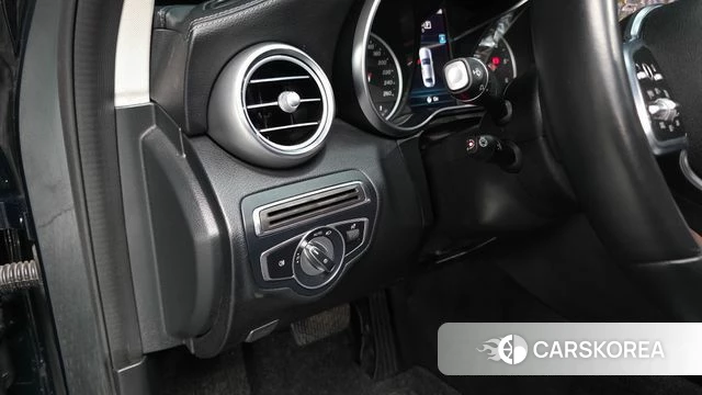 Mercedes-Benz C-Class W205 2019 Темно-зеленый из Кореи, фото 4