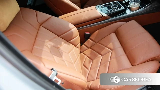 BMW 7 Series (G70) 2025 Цвет галактики из Кореи, фото 4