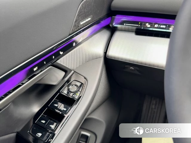 BMW 5 Series (G60) 2026 Серебристо-серый из Кореи, фото 4