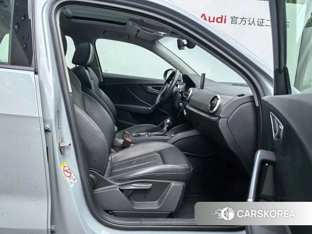 Audi Q2L 2023 Серебристо-серый из Китая, фото 4
