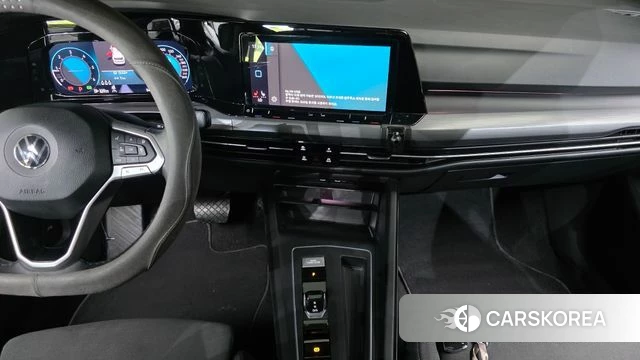 Volkswagen Golf 8th Generation 2022 Белый из Кореи, фото 4
