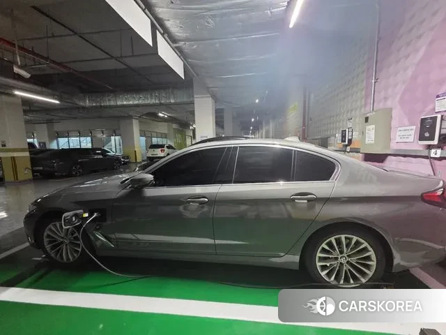 BMW 5 Series (G30) 2021 Серый из Кореи, фото 4