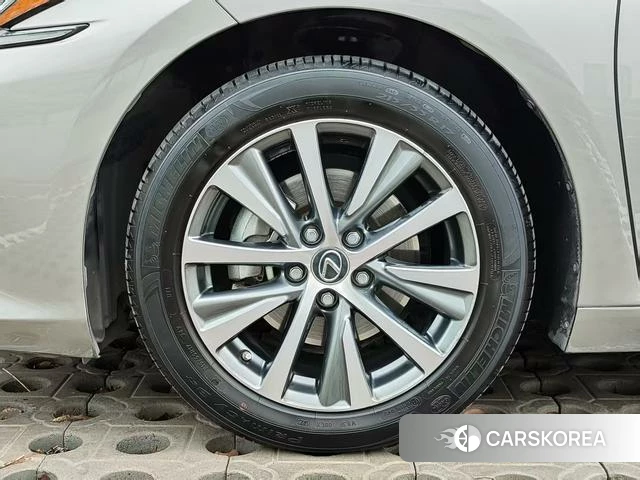 Lexus ES 2021 Серебристо-серый из Китая, фото 4