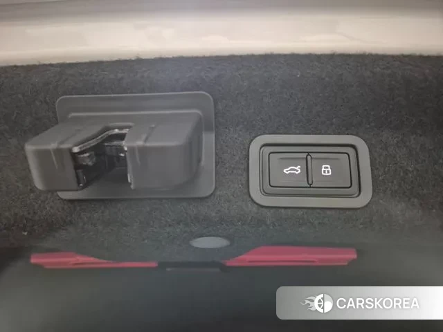 Audi A6 (C8) 2023 Белый из Кореи, фото 4