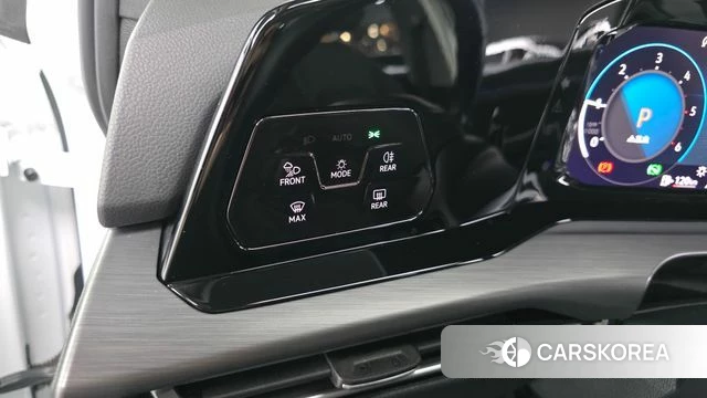 Volkswagen Golf 8th Generation 2022 Белый из Кореи, фото 4