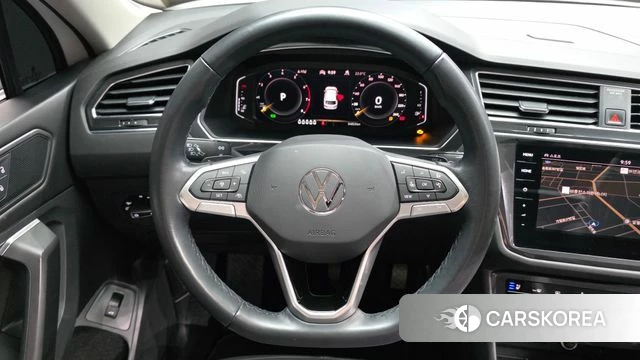 Volkswagen Tiguan Allspace 2023 Белый из Кореи, фото 4