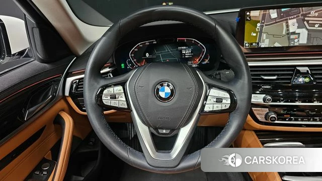BMW 5 Series (G30) 2022 Белый из Кореи, фото 4