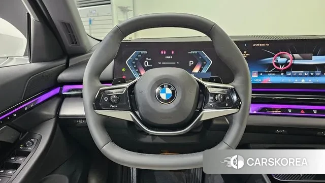 BMW 5 Series (G60) 2025 Белый из Кореи, фото 4