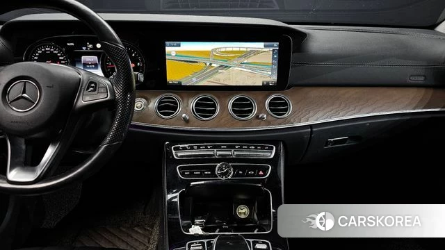 Mercedes-Benz E-Class W213 2018 Серебристо-серый из Кореи, фото 4